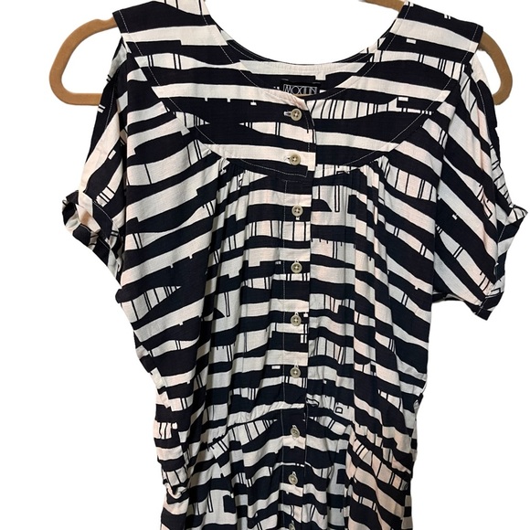 !!SOLD!! MOCIUN DRESS PRINT COLD SHOULDER SIZE SMALL - Picture 5 of 11